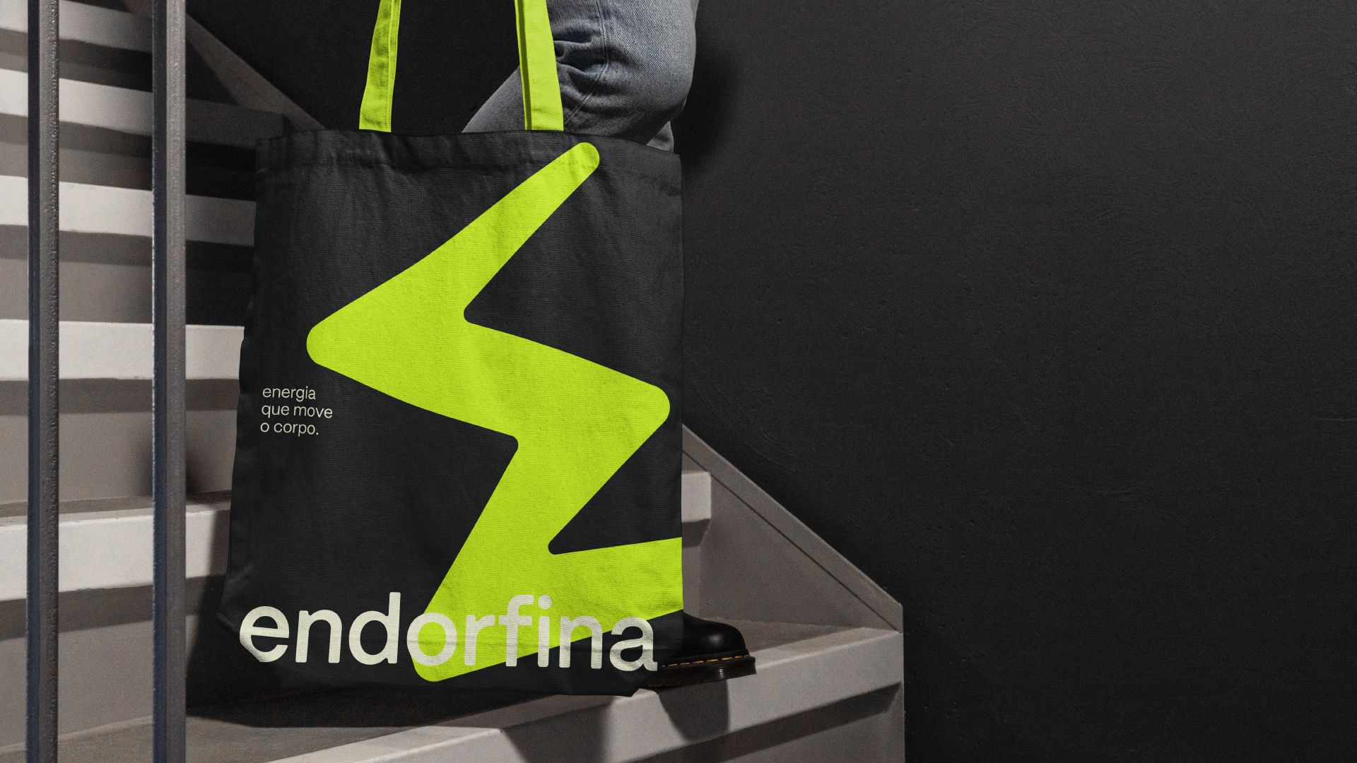 Ecobag preta com o raio lima